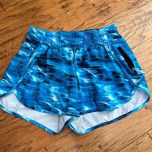 Lululemon Size 8 Tracker 4” shorts - EUC